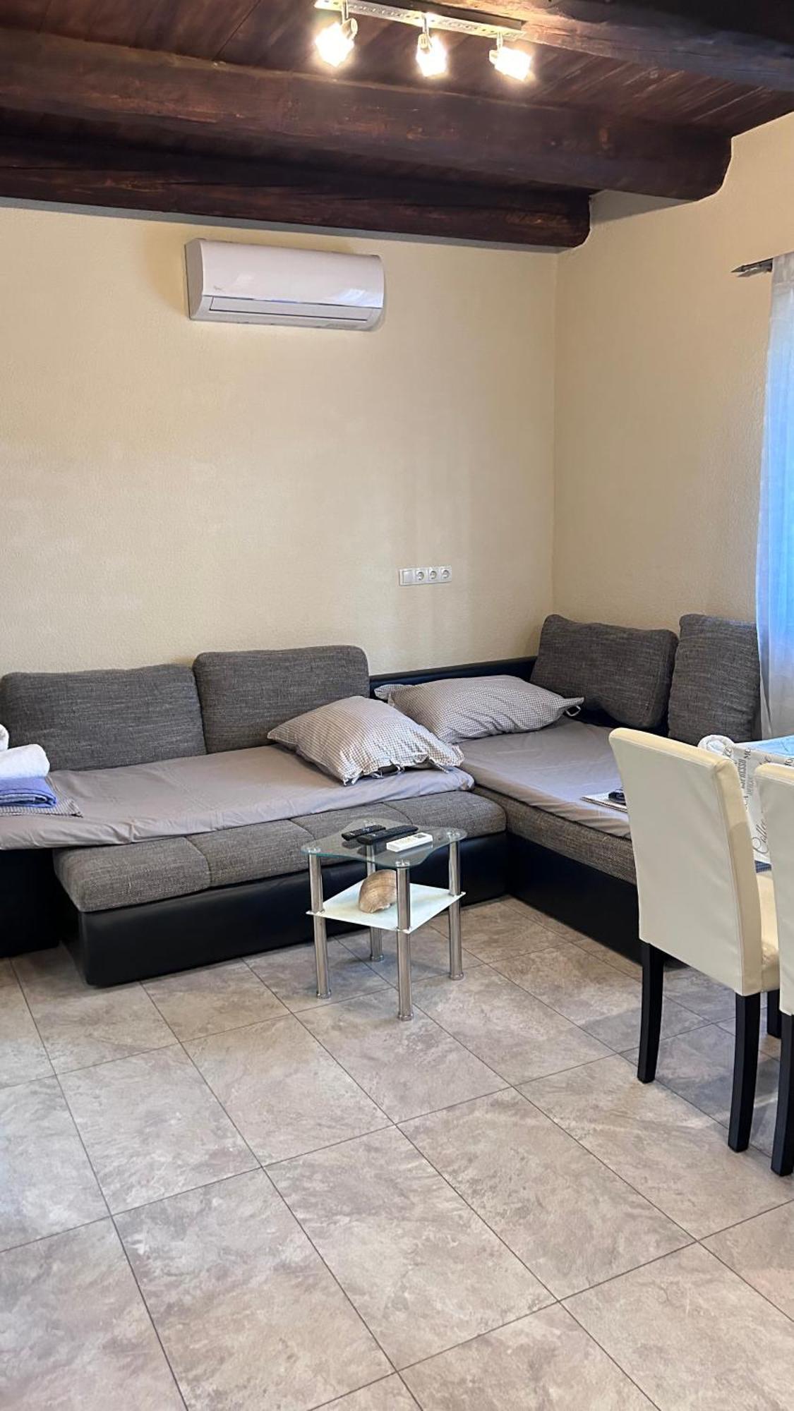 Apartment Mornar *